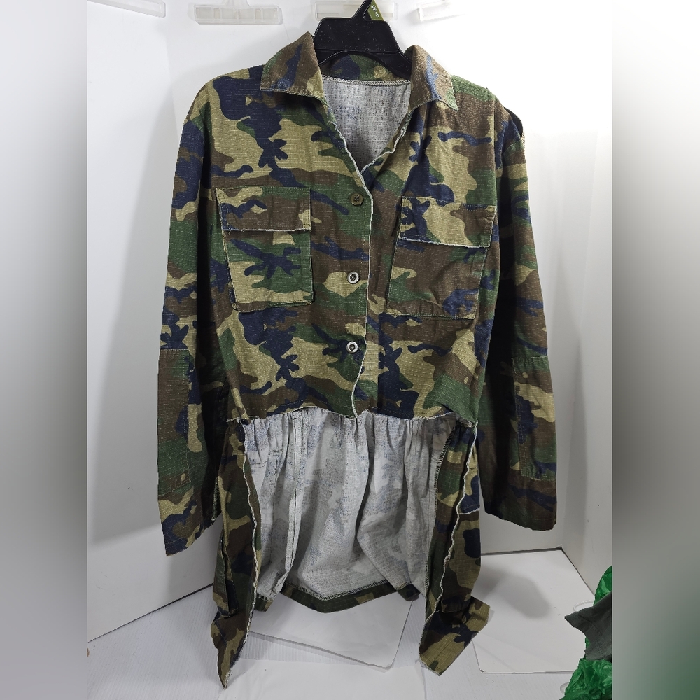 Camouflage Cropped Front Button-Up Jacket